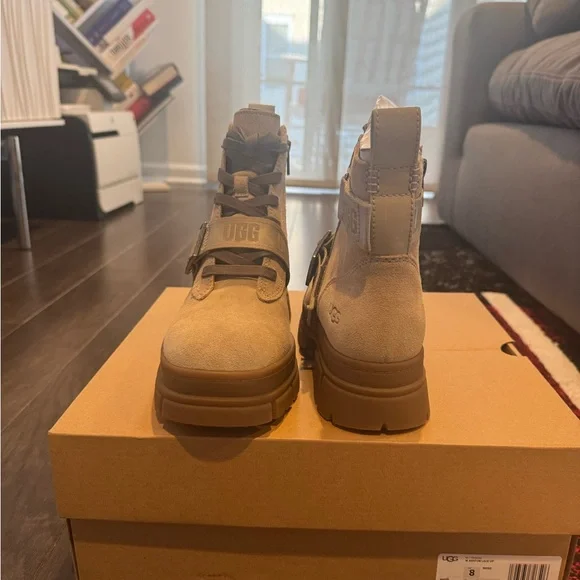 UGG Ashton Lace Up Boots - Picture 4 of 7